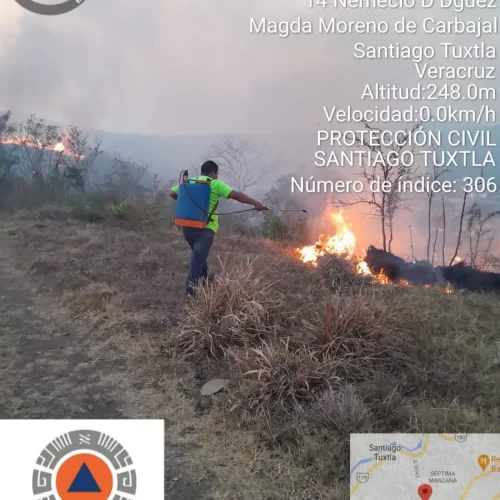 Incendio a la altura del lugar conocido como La Cruz en Santiago Tuxtla