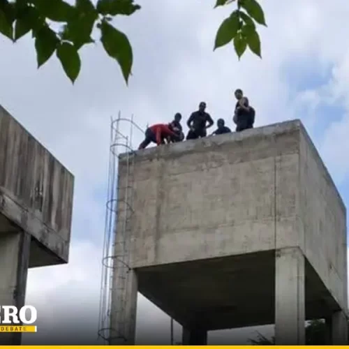 Muere trabajador y otro resulta herido durante labores de limpieza en tanque de agua