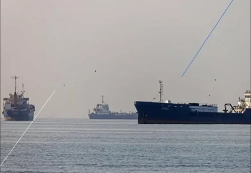 Irán anuncia cierre total del Estrecho de Ormuz y advierte ataques contra embarcaciones