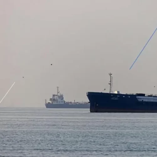 Irán anuncia cierre total del Estrecho de Ormuz y advierte ataques contra embarcaciones