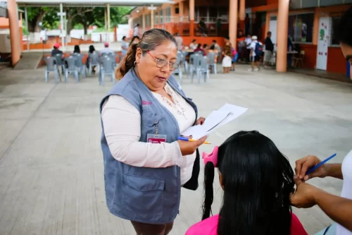 Acercan servicios y apoyos a familias de la colonia Belén Chico
