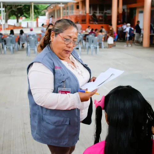 Acercan servicios y apoyos a familias de la colonia Belén Chico
