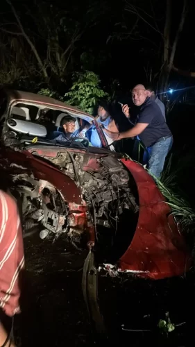 Automovilista queda prensado tras impactarse contra tráiler en la carretera La Tinaja-Ciudad Alemán
