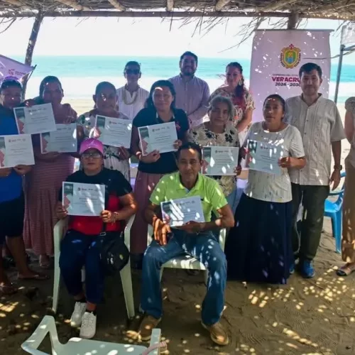 Concluye taller de artesanías con escamas de pescado en comunidades costeras de San Andrés Tuxtla