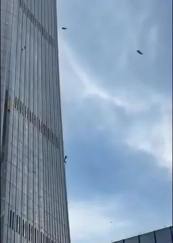 Reportan presunto accidente aéreo cerca del rascacielos China Zun en Beijing