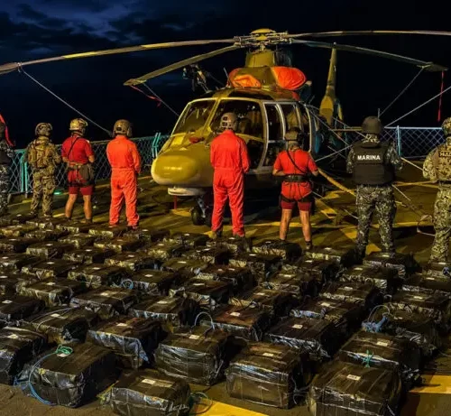 Marina asegura casi tres toneladas de presunta cocaína frente a costas de Oaxaca; hay cuatro detenidos