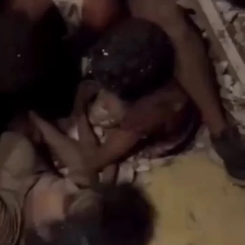 Rescatan con vida a madre y sus tres hijos tras permanecer casi 12 días bajo los escombros en Venezuela