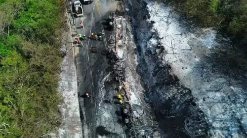 Continúa búsqueda de tres conductores tras explosión de pipa en la autopista Iguala-Cuernavaca