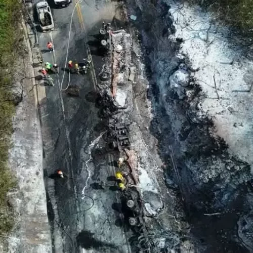 Continúa búsqueda de tres conductores tras explosión de pipa en la autopista Iguala-Cuernavaca