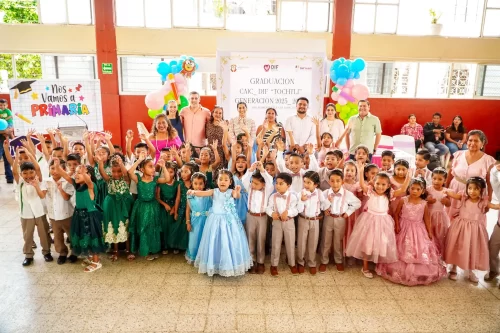 Con emotiva ceremonia, egresan alumnos del CAIC San Andrés Tuxtla