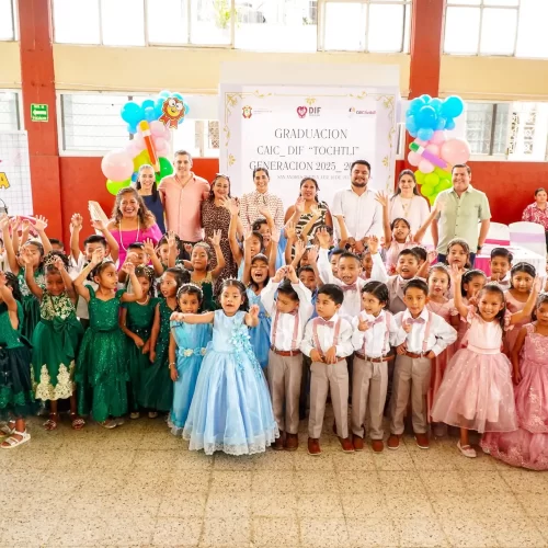 Con emotiva ceremonia, egresan alumnos del CAIC San Andrés Tuxtla