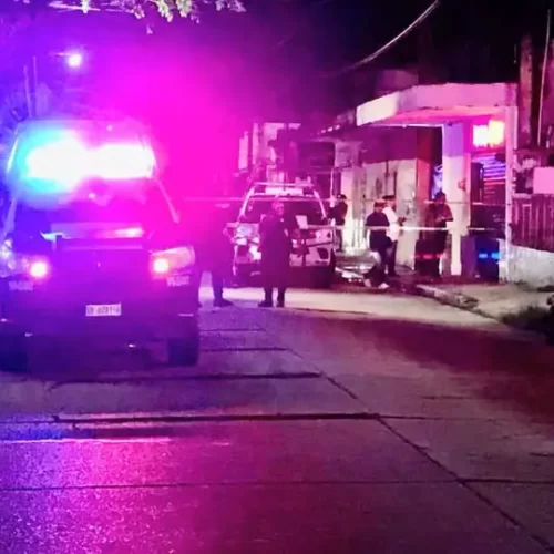 Asesinan a balazos a un hombre al salir de un bar en Minatitlán