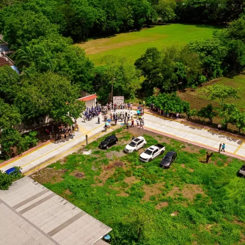 Entrega Ayuntamiento nuevas obras de pavimentación en Ranchoapan y la colonia 20 de Noviembre