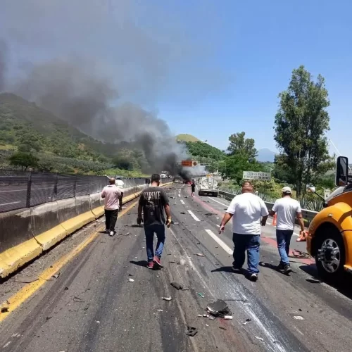 Trágico accidente en la autopista Guadalajara–Tepic deja al menos 18 personas fallecidas
