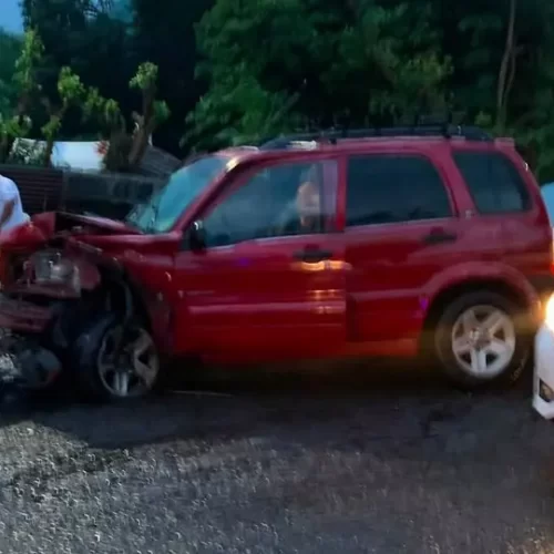 Triple choque provoca daños materiales sobre la carretera federal 180