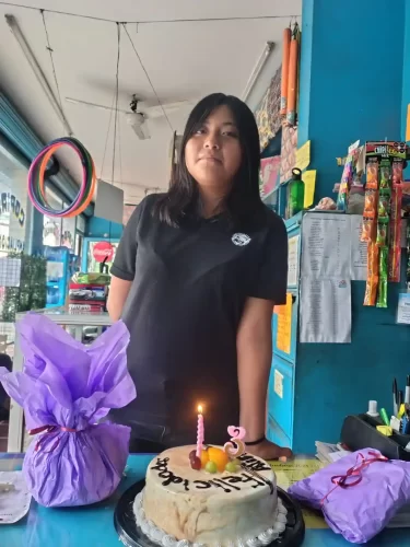 Alin del Carmen Chigo Temich celebra con alegría un aniversario más