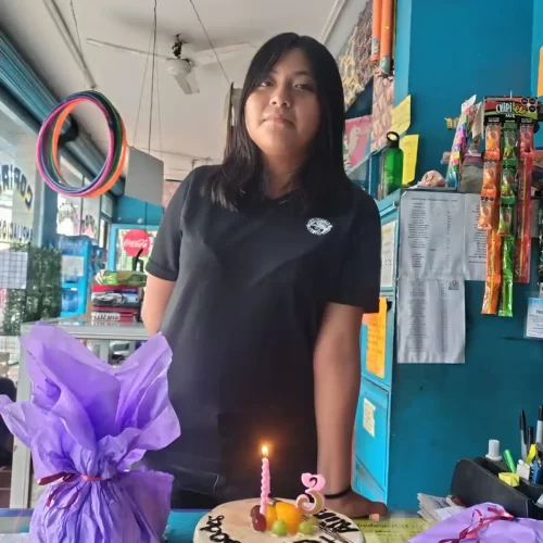 Alin del Carmen Chigo Temich celebra con alegría un aniversario más