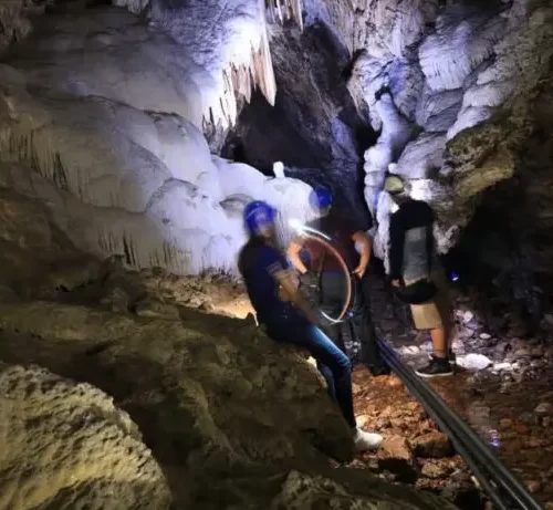 Localizan dos cuerpos más en la Gruta de Chichicazapan; continúa la búsqueda de una persona desaparecida