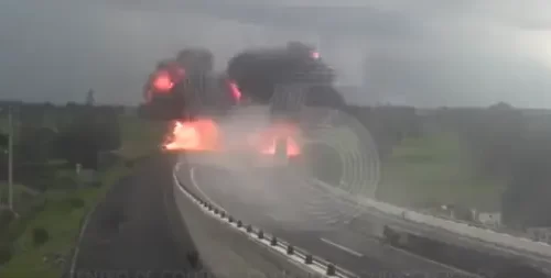 Se incendia pipa tras explosión en la carretera México-Veracruz; moviliza a cuerpos de emergencia