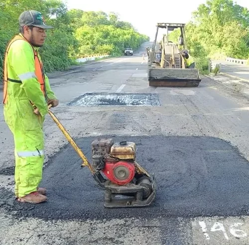 Fortalece SICT la conservación de la red carretera federal libre de peaje en Veracruz