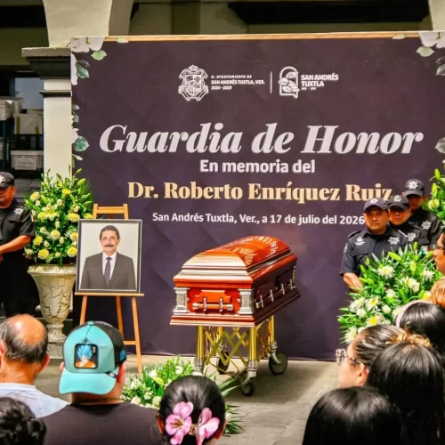 San Andrés Tuxtla rinde homenaje póstumo al exalcalde Roberto Enríquez Ruiz